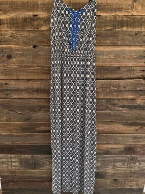 Maurices Black and White Printed Maxi Dress with blue detailing Size Medium